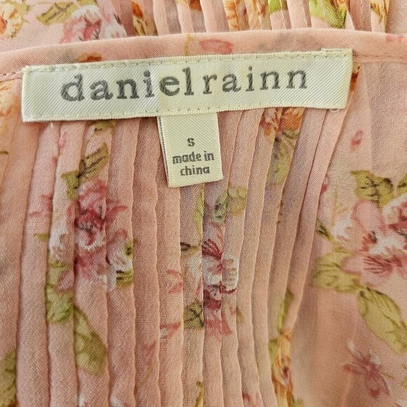 Daniel Rainn Sheer Pink Floral Blouse Size S Pleated Front Back Covered Buttons - Picture 3 of 11